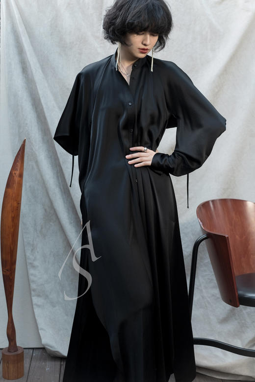 Ashlyn  黑色dillan缎面两穿袖衬衫连衣裙 商品图0