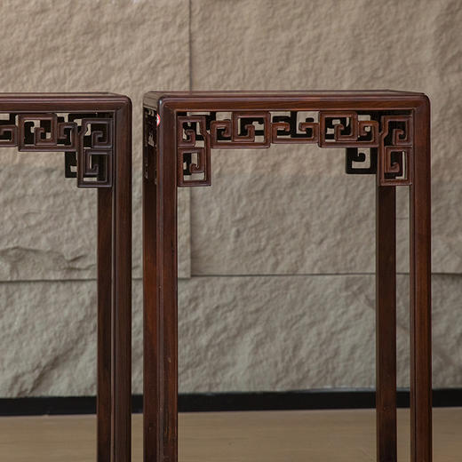 清 红木透雕拐子纹拦水线四面平花几（一对） 商品图3