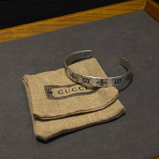 Gucci古驰  蜜蜂刻花手镯 商品图1