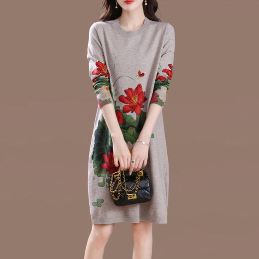 秋冬配大衣的毛衣裙，大款下摆开叉圆领洋气中长款印花连衣裙厚CC-38-8809 商品图7