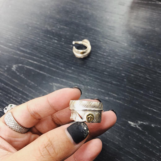 高桥Goro’s 点鹰羽毛开口戒指 商品图5