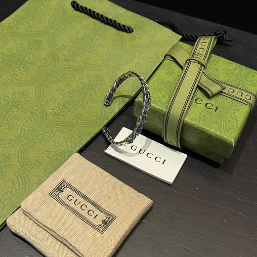 Gucci 链条手镯
纯银材质 互扣双G 商品图2