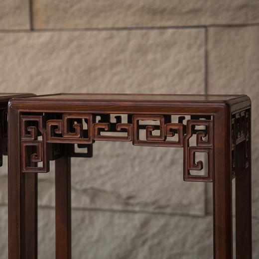 清 红木透雕拐子纹拦水线四面平花几（一对） 商品图1