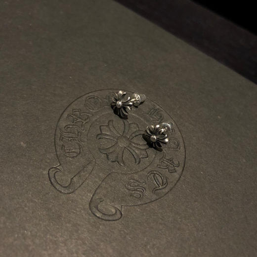 𝐂𝐡𝐫𝐨𝐦𝐞 𝐡𝐞𝐚𝐫𝐭𝐬  Babyfat 十字架耳钉 商品图3