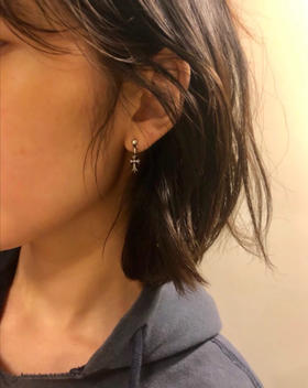 吴亦凡同款十字架吊坠耳钉