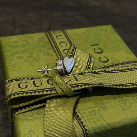 𝐆𝐮𝐜𝐜𝐢格言花桃心耳钉 商品图3