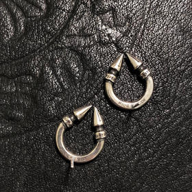 Chrome hearts 双子弹柳丁耳钉