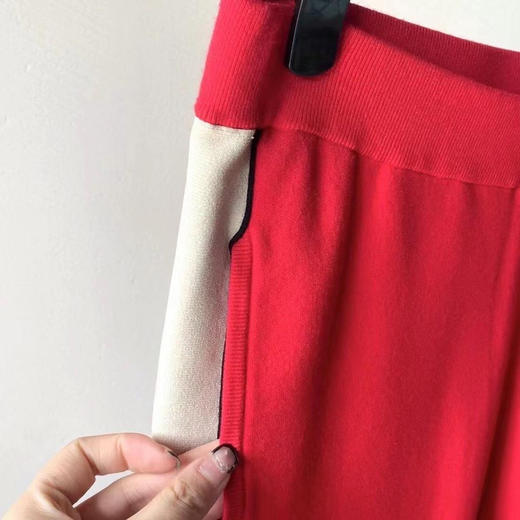 撞色拼接拉链套装。黑色 红色 自己备注号码颜色 商品图4