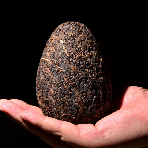 【最后9个】【稀有分享】【醉茶】【已是微红汤】90年代末期易武金蛋！易武边境国有林野生古树纯料！ 就连外包的棕树皮都是来自于真正的易武原始森林棕榈树皮！250克/个 商品图1