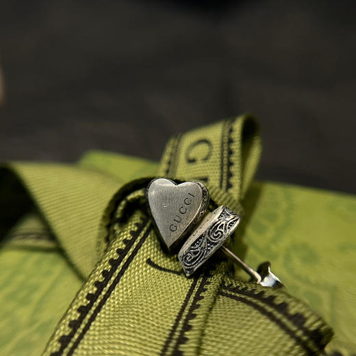 𝐆𝐮𝐜𝐜𝐢格言花桃心耳钉 商品图2