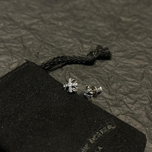 满钻十字花耳钉 商品图3