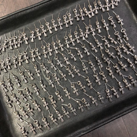 Chrome hearts 克罗心十字耳钉 商品图8