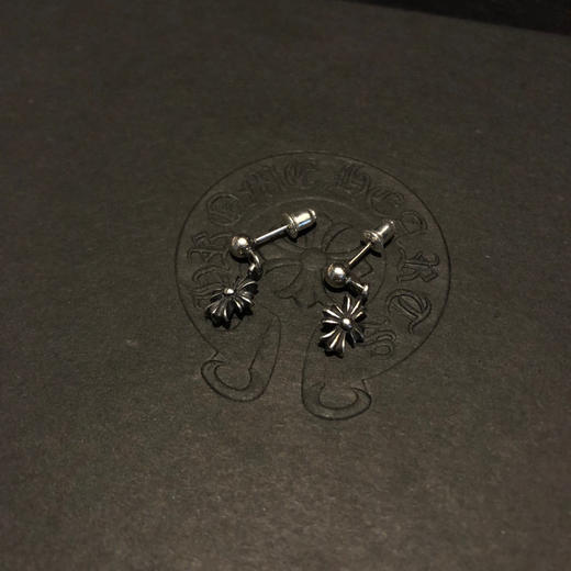 克罗心𝐂𝐡𝐫𝐨𝐦𝐞 𝐡𝐞𝐚𝐫𝐭𝐬  TinyE1耳钉 商品图4