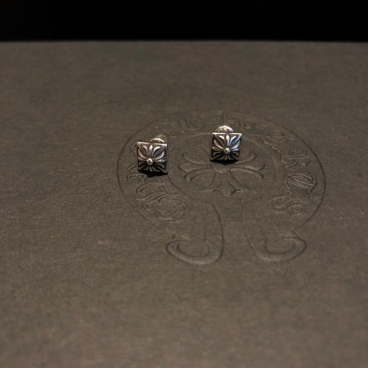 𝐂𝐡𝐫𝐨𝐦𝐞 𝐡𝐞𝐚𝐫𝐭𝐬 克罗心 方十字架耳钉 商品图3