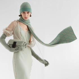 字母提花围巾。30*180