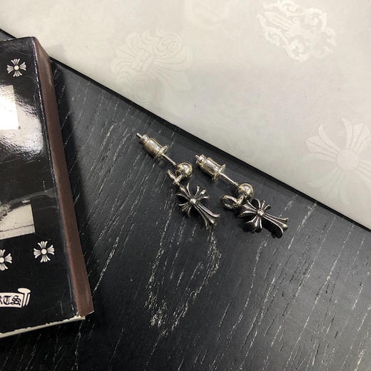 吴亦凡同款十字架吊坠耳钉 商品图4