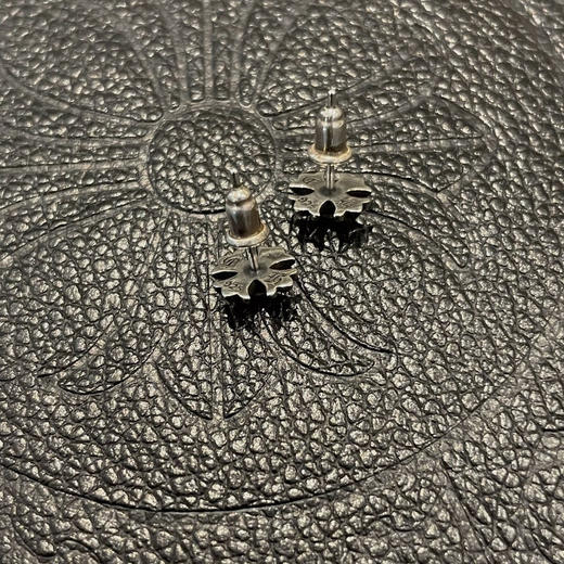 𝐂𝐡𝐫𝐨𝐦𝐞 𝐡𝐞𝐚𝐫𝐭𝐬  Babyfat 十字架耳钉 商品图3