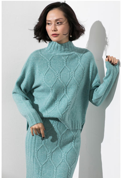 “old money"颈袖添香品牌2024秋冬 清水蓝羊绒套裙 J93E4062 商品图1