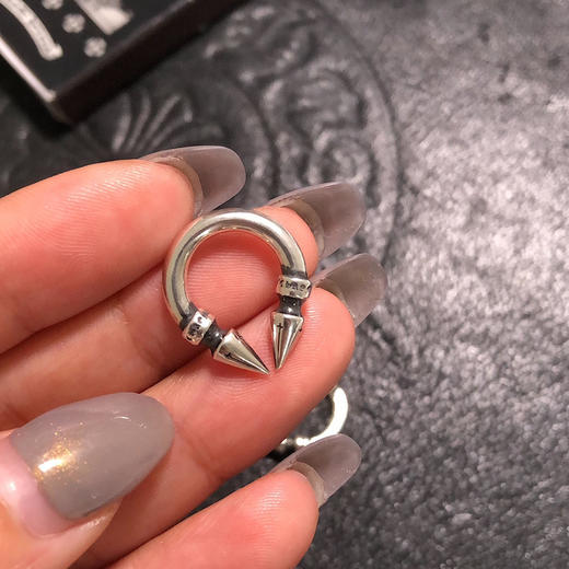 Chrome hearts 双子弹柳丁耳钉 商品图1