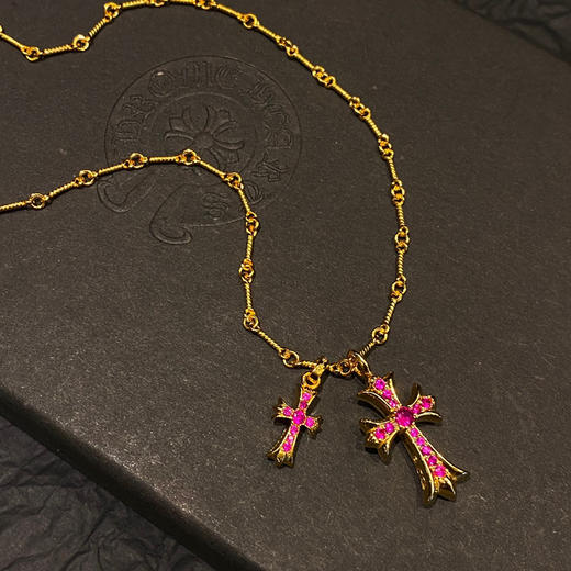 𝐂𝐡𝐫𝐨𝐦𝐞 𝐡𝐞𝐚𝐫𝐭𝐬克罗心22k镀金红钻双十字架项链 商品图2