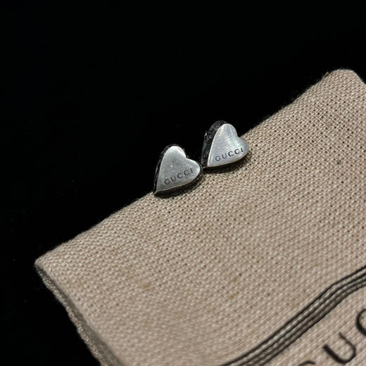 𝐆𝐮𝐜𝐜𝐢格言花桃心耳钉 商品图7