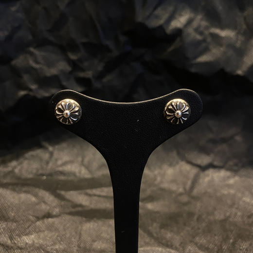 𝐂𝐡𝐫𝐨𝐦𝐞 𝐡𝐞𝐚𝐫𝐭𝐬克罗心十字花盾耳钉 商品图1