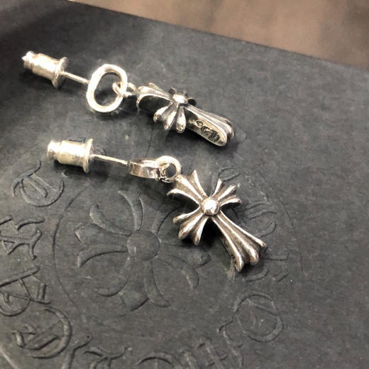 Chrome hearts 克罗心十字耳钉 商品图5