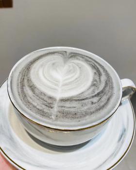 牛轧糖丝绒拿铁