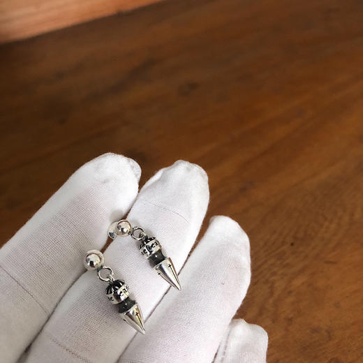 Chome hearts 子弹头钉子耳饰 商品图1