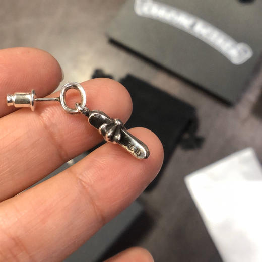 Chrome hearts 克罗心十字耳钉 商品图4