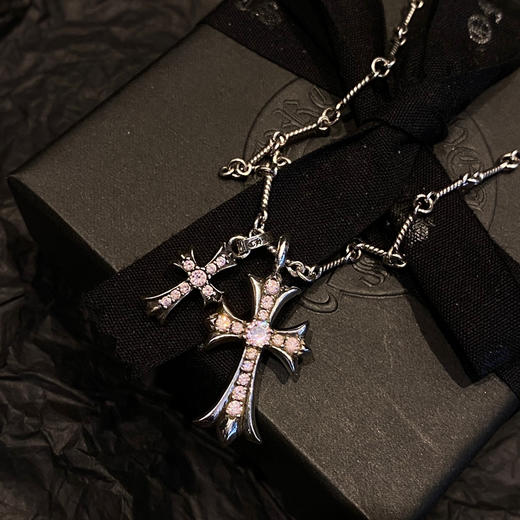 𝐂𝐡𝐫𝐨𝐦𝐞 𝐡𝐞𝐚𝐫𝐭𝐬 克罗心粉钻大小十字架项链 商品图0