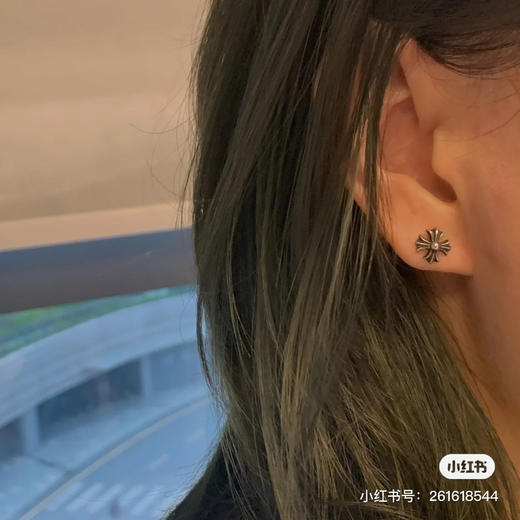 𝐂𝐡𝐫𝐨𝐦𝐞 𝐡𝐞𝐚𝐫𝐭𝐬  Babyfat 十字架耳钉 商品图0