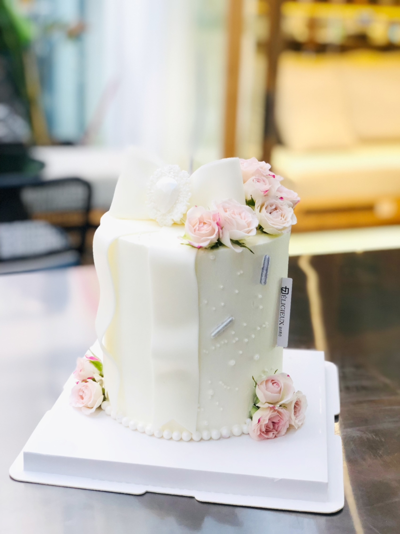 蝴蝶结鲜花蛋糕