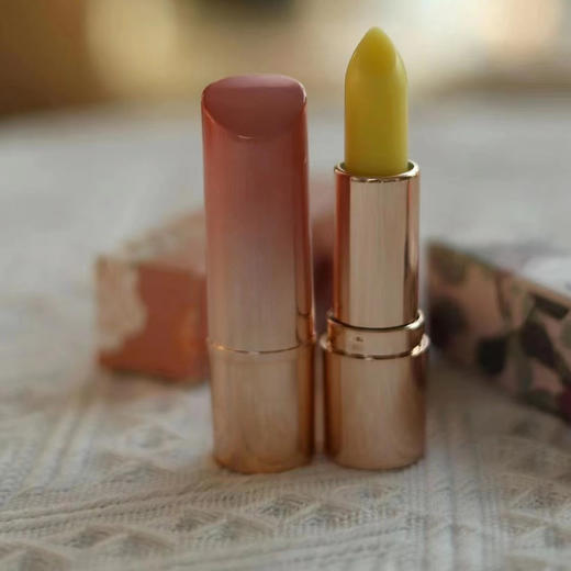 现做，三天发货 奕虹私人定制唇膏，不怕“吃的”唇膏，可食用级别，成分温和不刺激，采用花草浸泡橄榄油，纯手工制作，0香精0色素0激素0防腐剂，一支5g，两支装 商品图8