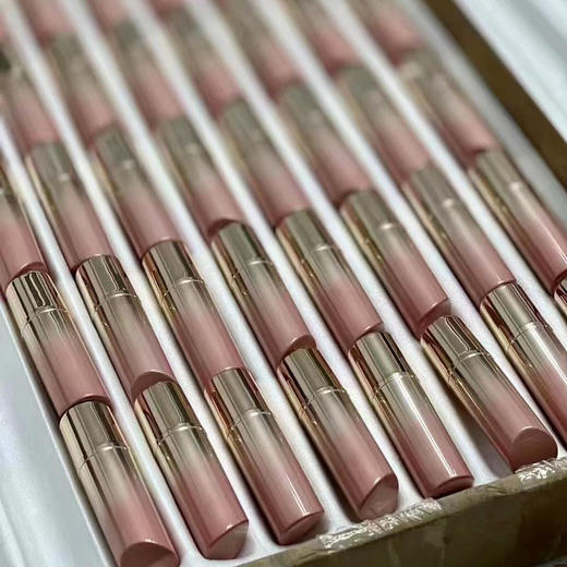 现做，三天发货 奕虹私人定制唇膏，不怕“吃的”唇膏，可食用级别，成分温和不刺激，采用花草浸泡橄榄油，纯手工制作，0香精0色素0激素0防腐剂，一支5g，两支装 商品图13