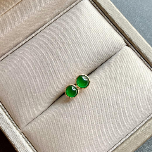冰种阳绿翡翠蛋面耳钉18k黄金镶嵌 商品图3