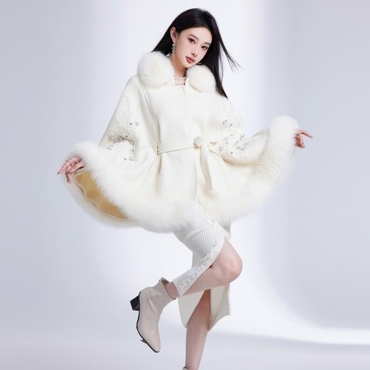 【年终福利，不退不换】【白玉兰】国风花心钉珠宽松毛呢大衣 商品图2