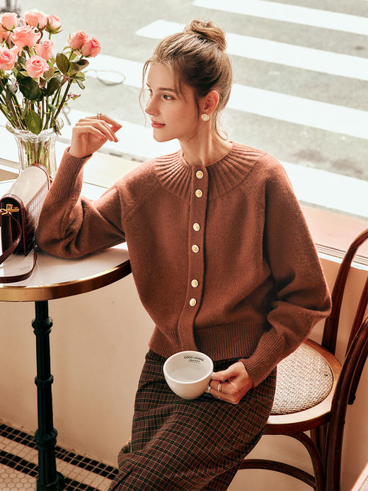 OLrain欧芮儿法式焦糖色毛衣女秋冬2022新款宽松复古落肩袖套头衫 商品图3