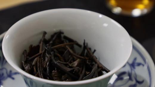 【松下饮】2005年陈 野生六堡茶 传统工艺 淡淡迷人烟香 野蜂蜜水的甜  尾调隐幽花香 野韵悠长 商品图3