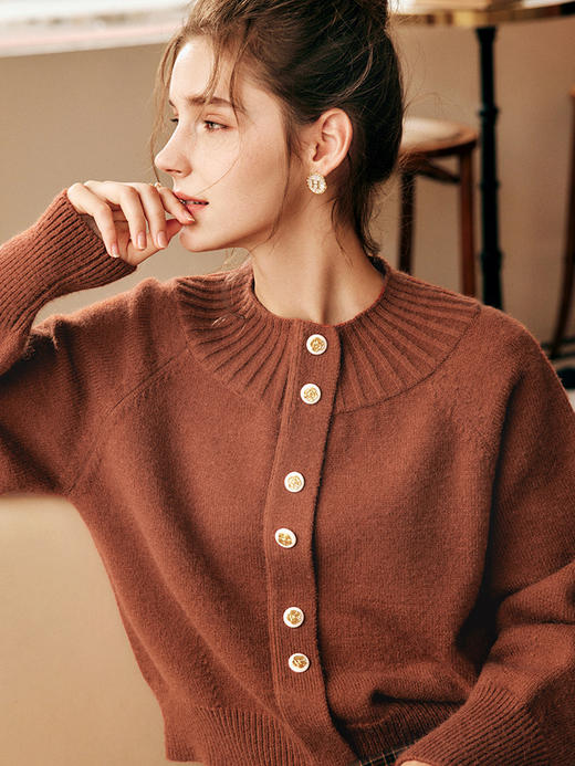 OLrain欧芮儿法式焦糖色毛衣女秋冬2022新款宽松复古落肩袖套头衫 商品图2