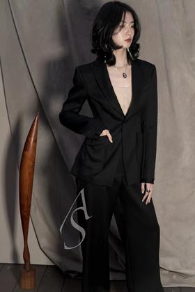 Oude Waag 黑色羊毛精裁修身西装