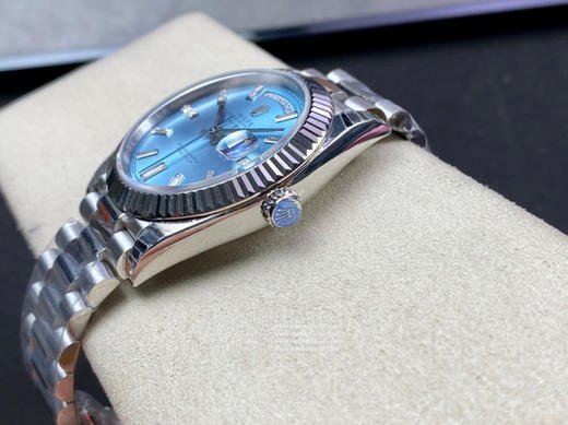 NOOB劳力士星期日志型40mm（126331）
1⃣️ 蓝宝石镜面，日历2.5倍放大镜，效果同步原版。
2⃣️蚝式表壳结构，一体中层表壳，旋入式底盖及上链表冠 商品图5