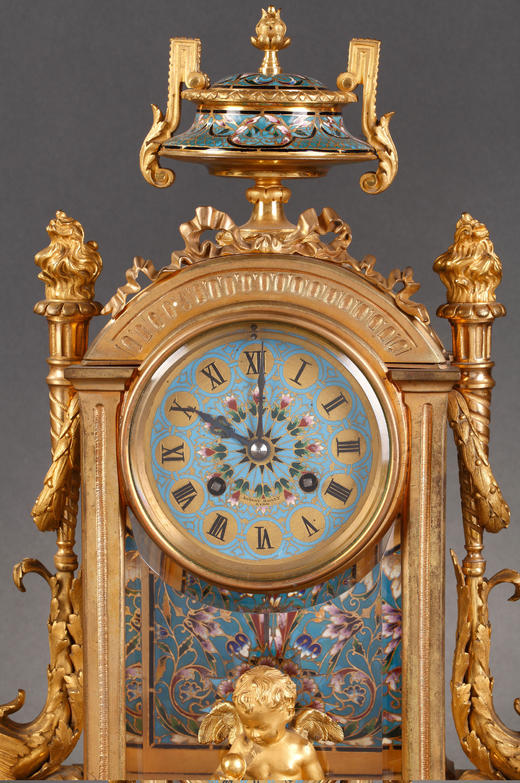 独角鹿西洋古董法国丘比特主题铜鎏金雕饰錾胎珐琅座钟烛台三件套 商品图4