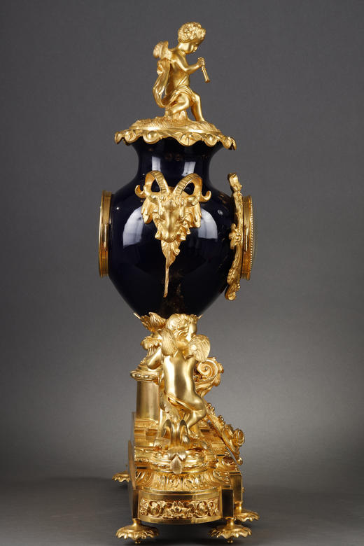 独角鹿西洋古董法国塞弗尔瓷窑天使主题铜鎏金镶嵌蓝色瓷器座钟 商品图3