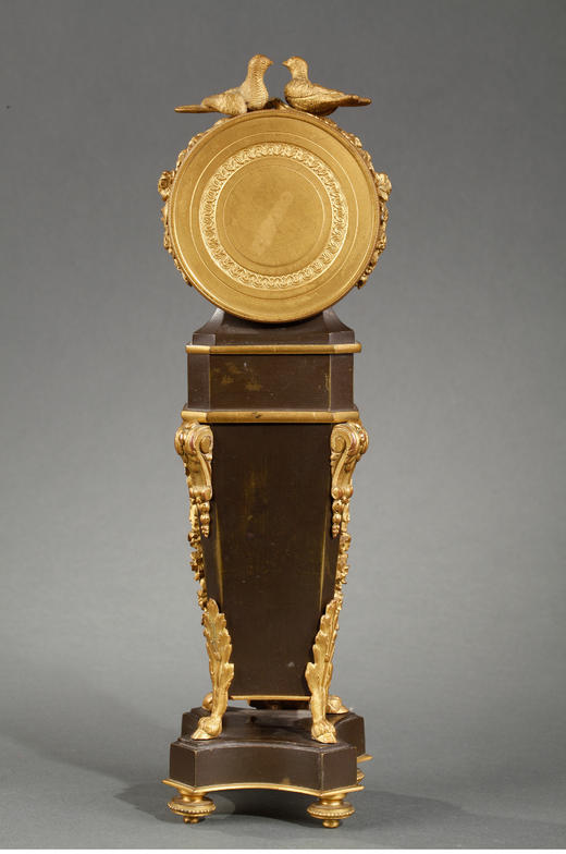 独角鹿西洋古董路易十五风格铜鎏金精雕修饰爱神对鸽主题微缩座钟 商品图3