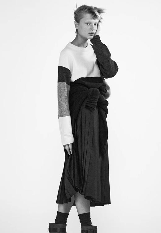 Margaret Howell 黑白灰几何拼色圆领羊绒衫 商品图3