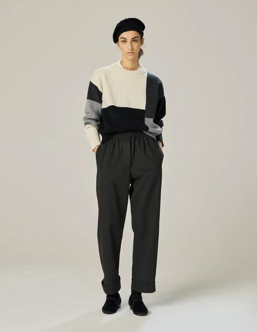 Margaret Howell 黑白灰几何拼色圆领羊绒衫 商品图6