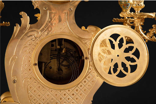 独角鹿西洋古董鹿特丹出品洛可可风铜鎏金雕饰珐琅座钟烛台三件套 商品图3