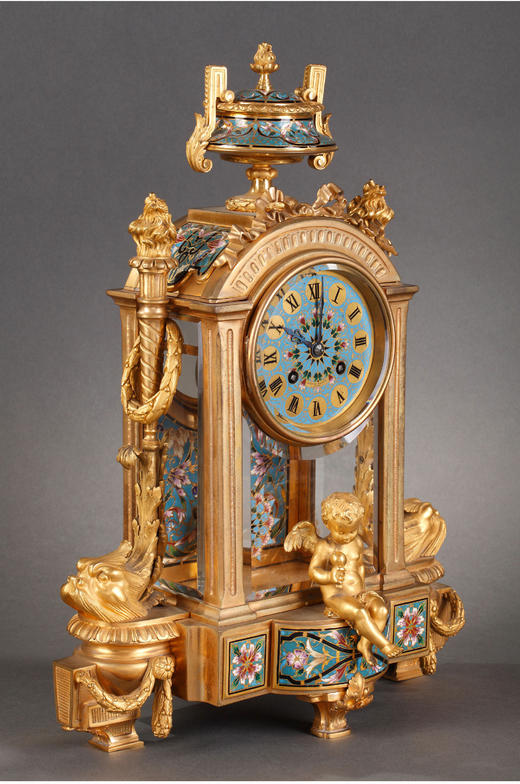 独角鹿西洋古董法国丘比特主题铜鎏金雕饰錾胎珐琅座钟烛台三件套 商品图3