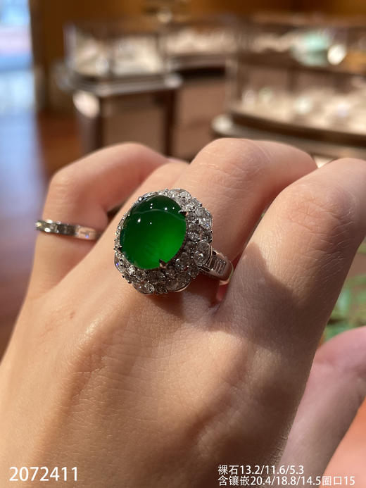老坑高冰帝王绿蛋面戒指【2072411】具体价格微信咨询 商品图0